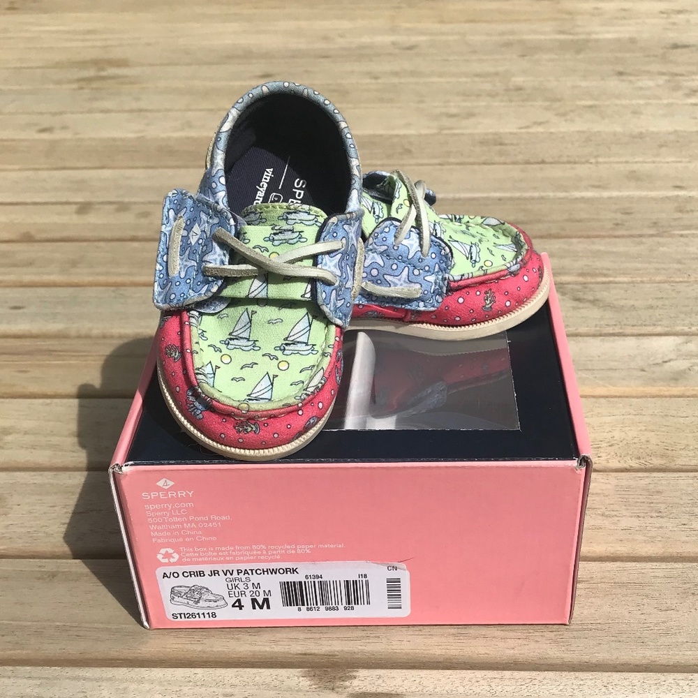 Sperry X Vineyard Vines A/O crib Jr. VV Patchwork boat shoes. Size 4.